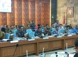 Ekonomi Global Lesu, Industri Non Migas Tumbuh 5,2%