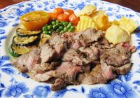 Lezatnya Dutch Steak dan Poffertjes Lembut Buatan Dijans