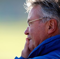 Zenden Dukung Hiddink untuk Tangani Chelsea