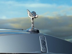 Airbag Samping Bermasalah, Rolls-Royce Tarik Varian Phantom