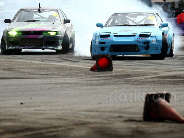 Para Drifter Adu Kecepatan di Kemayoran