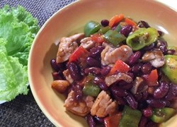 Menu Natal: Kacang Merah Jadi Sajian Ayam dan Puding yang Enak