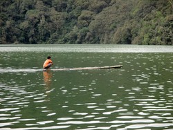 Potret Danau di Kaki Gunung Sinabung