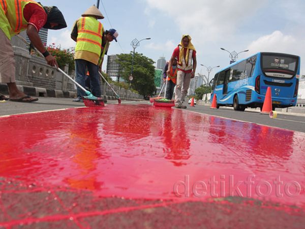 Pengecatan Jalur Khusus TransJakarta