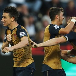 Bertemu Barca Jadi Kesempatan Bek-bek Arsenal Buktikan Diri