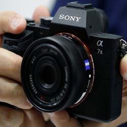 Bisakah Kamera Mirrorless Dipasangi Lensa Manual?