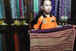 Kain Songket 100 Tahun Seharga Rp 45 Juta di Palembang