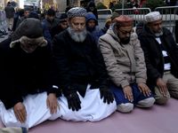 200 Demonstran Salat Berjemaah di Luar Trump Tower