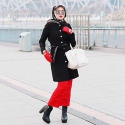 Ini yang Harus Diperhatikan Saat Hijabers Ingin Pakai Rok Midi