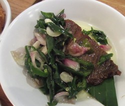 Sari Bagindo: Lamak Nian! Nasi 4 Rasa Berlauk Ayam Pop dan Dendeng Batokok