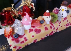 Resep Kue: Fraisier Log Cake and Santa Strawberry