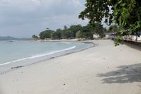Pantai Berpasir Putih di Ambon, Cantiknya!