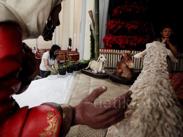 Persiapan Natal di Katedral Jakarta