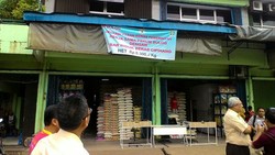 Kunjungi Pasar Cipinang, Direktur Bulog Keliling 15 Menit dan Cek 2 Toko Beras