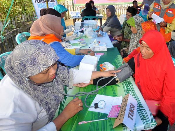 Pengobatan Gratis untuk Warga Karang Joang