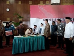 Rini Minta Bank BUMN Permudah Petani Dapat KUR