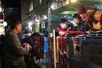Tak lupa juga para pendukung River Plate pun bisa membeli merchandise asli klubnya.