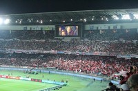     Banca, Banca, Banca de River Begitulah nyanyian para pendukung River di dalam stadion. Mereka tak henti-hentinya mendukung timnya meski terus menerus ditekan Barcelona sepanjang pertandingan.