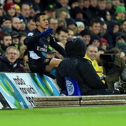 Alexis Sanchez Diprediksi Baru Bisa Tampil Lagi Bulan Januari