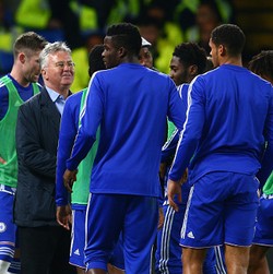 Courtois Yakin Hiddink Bisa Antar Chelsea Mendaki Papan Klasemen