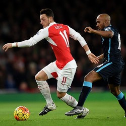 Walcott: Oezil Bikin Hidup Jadi Lebih Mudah