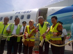 Penerbangan Perdana Garuda Pangkalan Bun-Semarang Penuh Penumpang