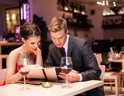 Pria yang Sedang Jatuh Cinta Cenderung Makan Lebih Banyak?