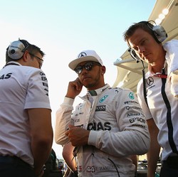 Tidak Mau Egois, Hamilton Takkan Abaikan Instruksi Mercedes