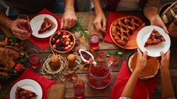 Pakai Strategi Ini Saat Makan Enak di Pesta Agar Asupan Kalori Tak Berlebih