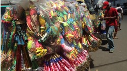 Bisnis Terompet Tahun Baru Berbunyi Nyaring di Jakarta