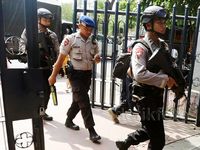 Pengamanan Katedral Jelang Misa Malam Natal