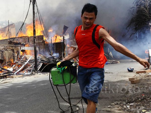 Api Hanguskan Kawasan Padat di Manggarai
