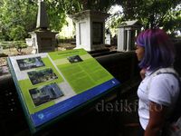 Mengunjungi Makam Belanda di Kebun Raya Bogor