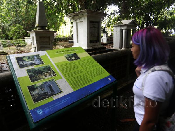Mengunjungi Makam Belanda di Kebun Raya Bogor