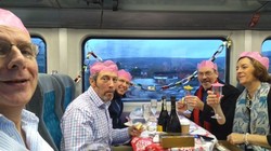 Serunya! Para Pekerja Kantoran Ini Berpesta Natal di Dalam Kereta