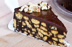 Yuk, Bikin Cake Biskuit Cokelat yang Praktis Tanpa Dipanggang!