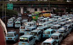 Ada Ojek Online, Setoran Mikrolet Hingga Bajaj Turun 40%