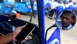 Bajaj Online Babak Belur Dihajar Tarif Promo Ojek Online