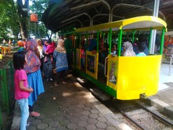 Libur Panjang, Ribuan Pengunjung Serbu Taman Lalu Lintas di Bandung