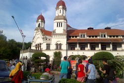 Tidak Horor Lagi, Lawang Sewu Laris Diserbu Wisatawan di Semarang