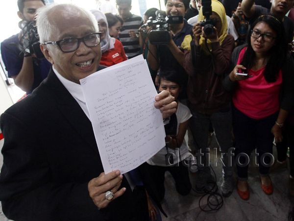 OC Kaligis Protes Tak Bisa Ibadah Bareng Keluarga OC Kaligis Protes Tak Bisa Ibadah Bareng Keluarga