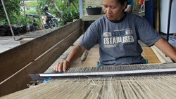 Suku Dayak Benuaq: Menjaga Hutan, Merawat Warisan Budaya Ulap Doyo