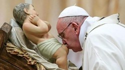 Paus Fransiskus Mengecam Materialisme dalam Khotbah Natal