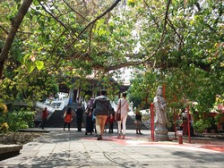 Libur Panjang, Vihara Buddhagaya Watugong di Semarang Ramai Wisatawan