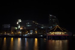 Keindahan Malam di Manado