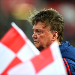 Pertaruhan Van Gaal dalam Laga yang Sangat Mungkin Hiddink Menangi