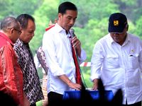 Jokowi Resmikan Pembangunan Bendungan Rotiklot