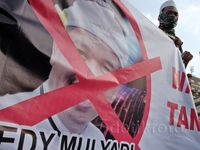 Demo Tolak Kedatangan Bupati Purwakarta di TIM