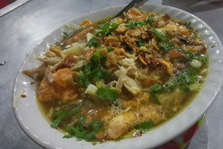 Bubur Sop M.Kapi: Bubur Kental Disiram Gurih Hangat Sop Ayam
