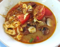 Enaknya Siang Ini Jajan Tongseng Ayam!